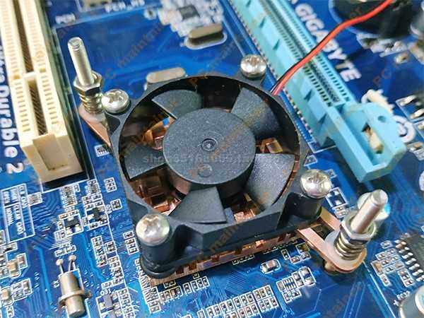 铜破槽南桥路芯片由纯带孔位固定北风扇风冷散热片散热器35*35*4