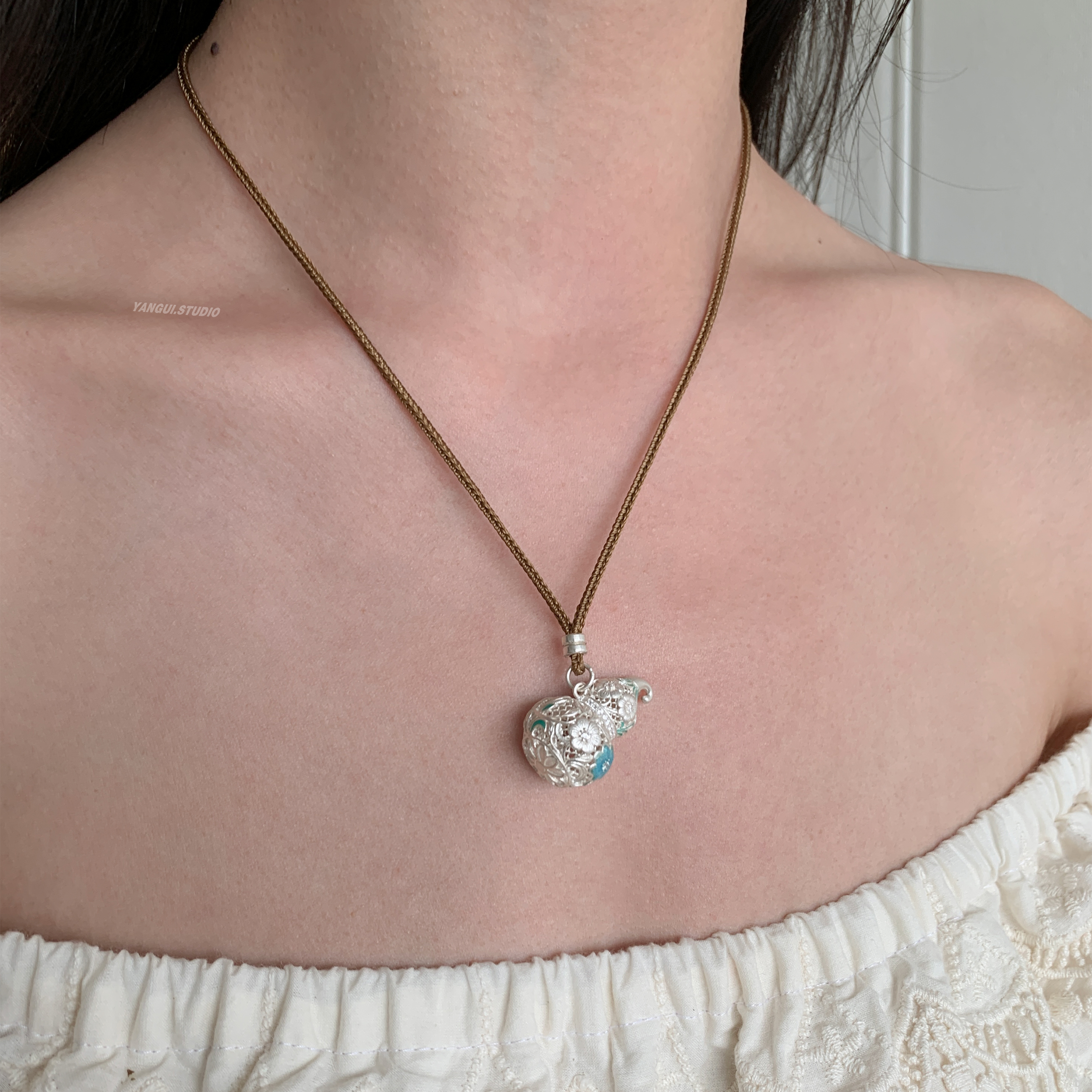 燕归花窗葫影国风足银编绳项链女