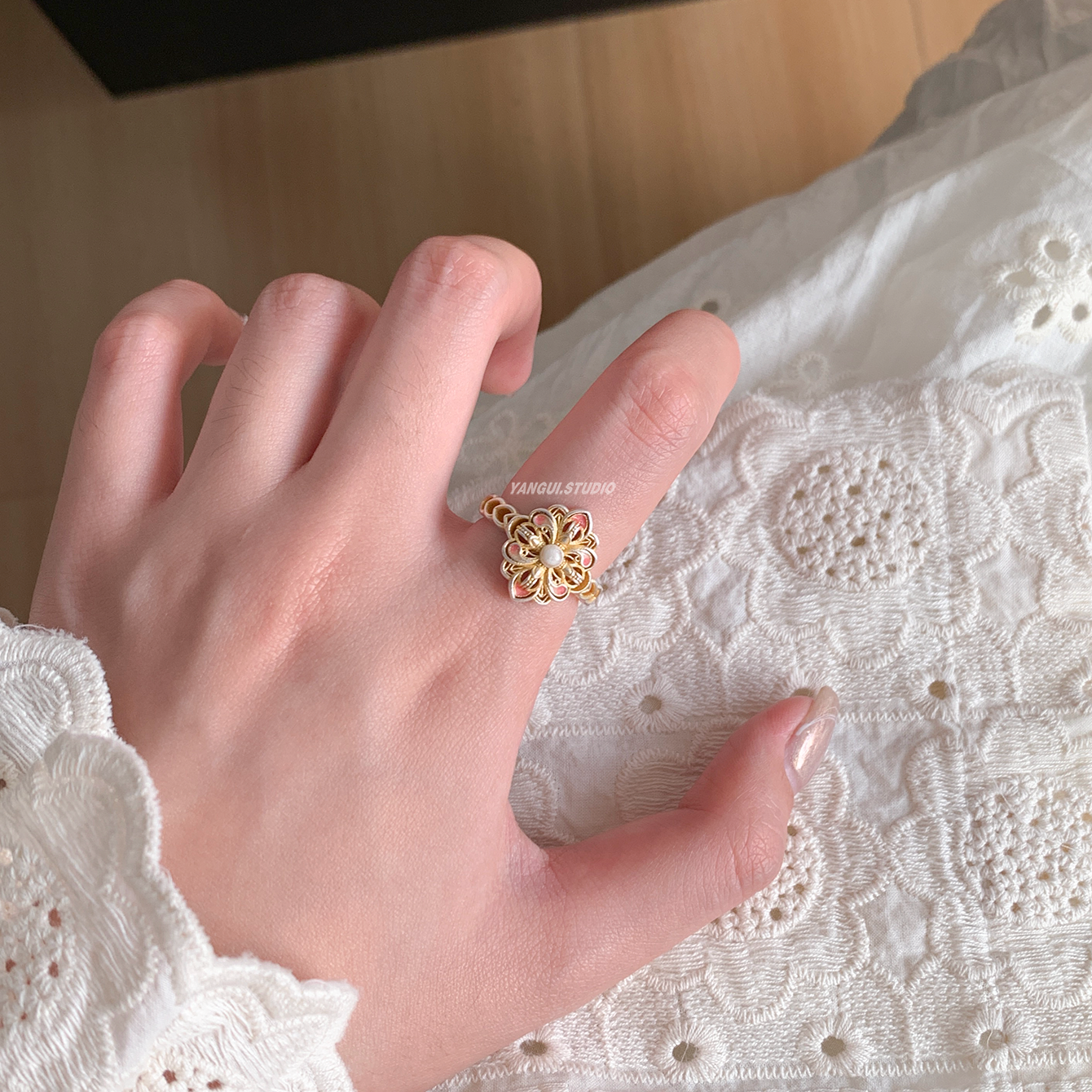 燕归云梦泽珐琅彩足银999.9戒指