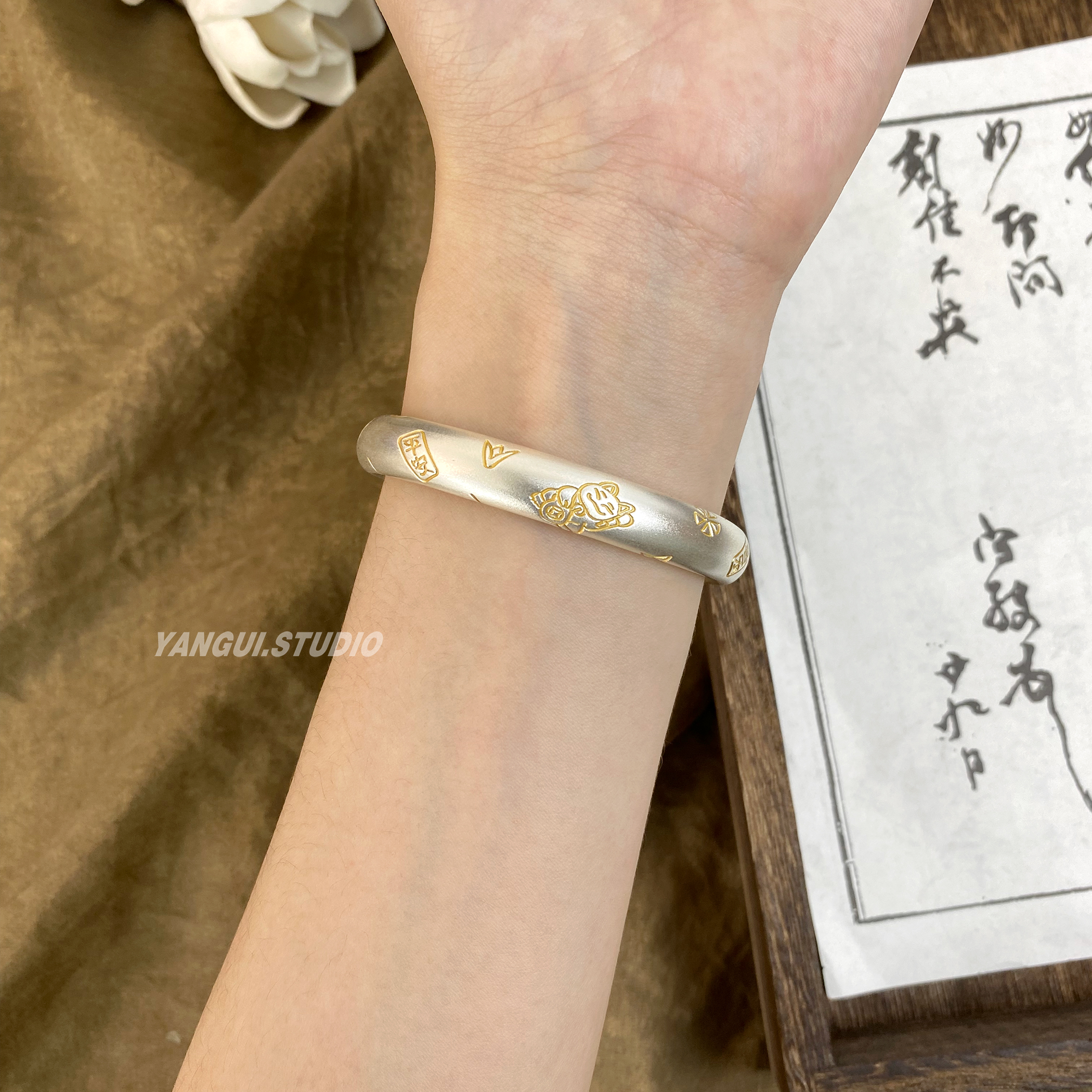 燕归猫禾24k描金招财猫足银手镯