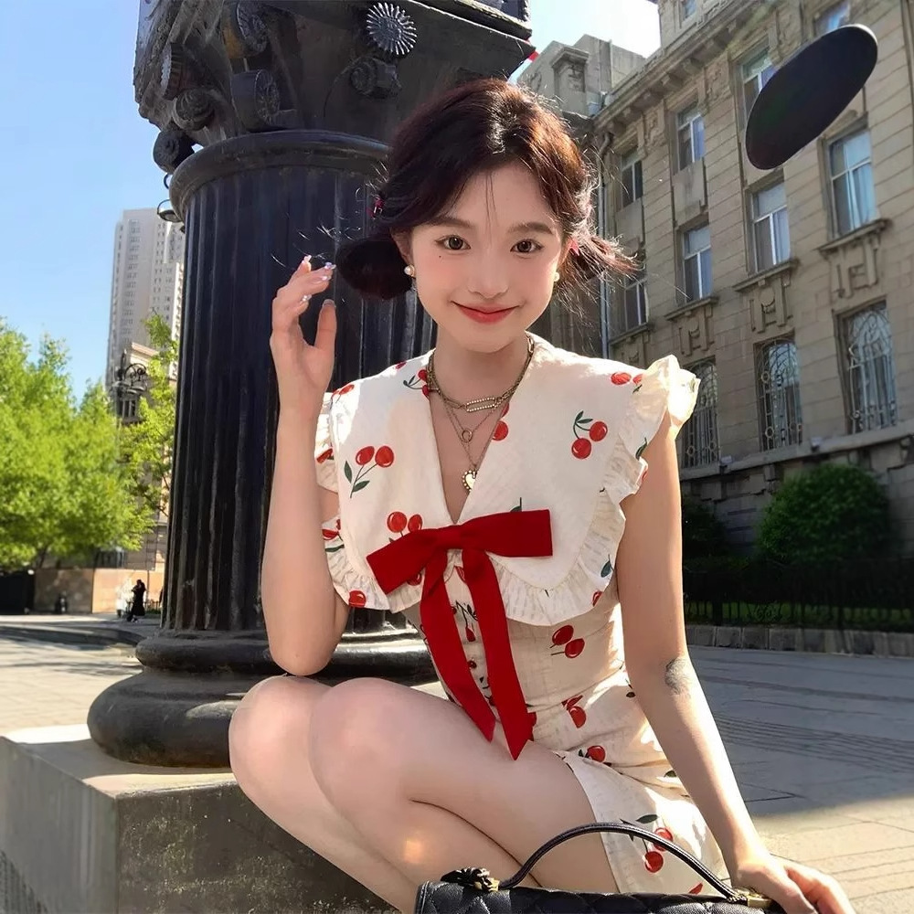 樱桃碎花v领收腰a字连衣