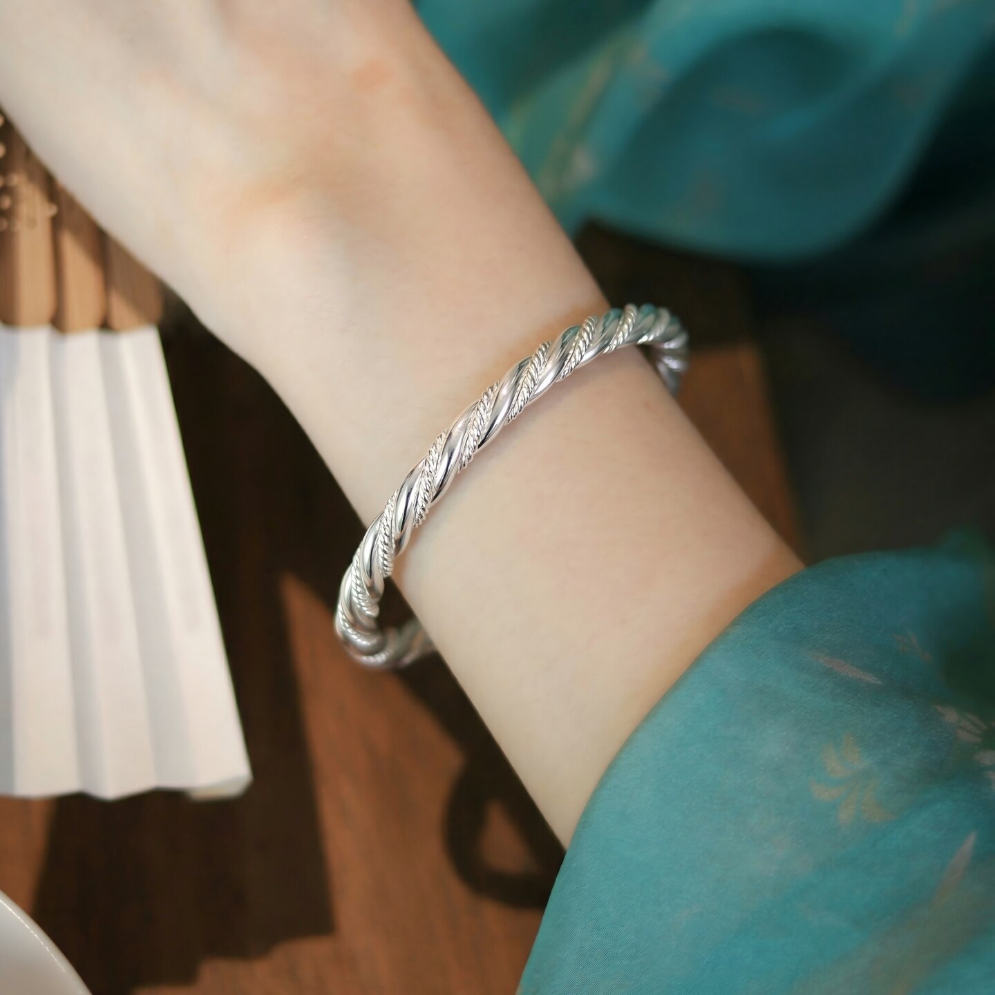 云金丽不离足银999银手镯女款民族风麻花闭口实心银镯子送给女友