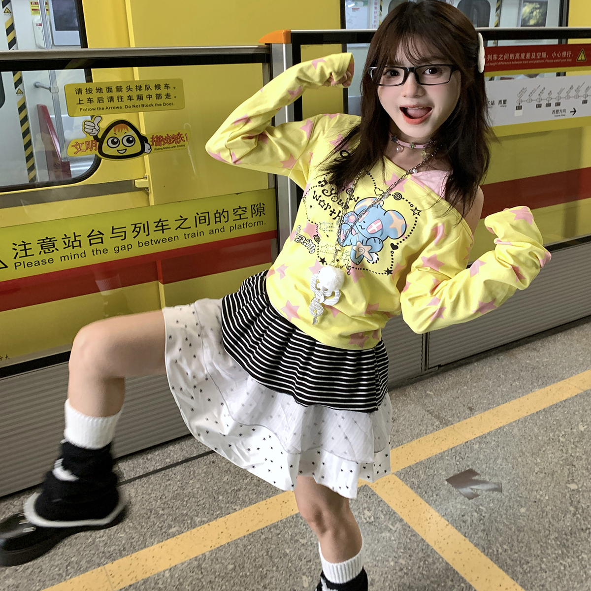 GTGA 星星满印卡通印花长袖T恤秋季新款轻亚风绑带露肩甜美风上衣