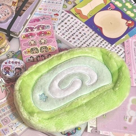 小红书同款瑞士卷毛绒笔袋高颜值大容笔袋学生可爱百搭化妆品收纳