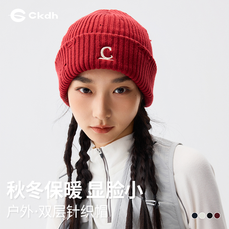 CKDH显白刺绣红色针织帽女