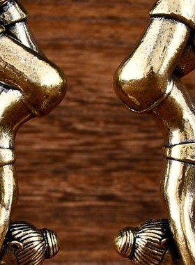 2025新款黄铜艺术装饰品创意家居倒立女神摆件提升空间格调