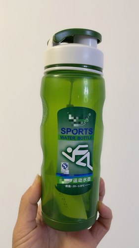 蓝绿色随机发一个乐*多运动水壶550毫升食品用塑料水壶耐温120度