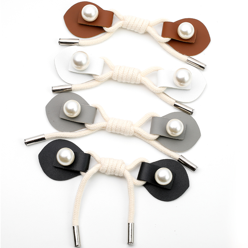 时尚珍珠牛角扣羊绒大衣装饰