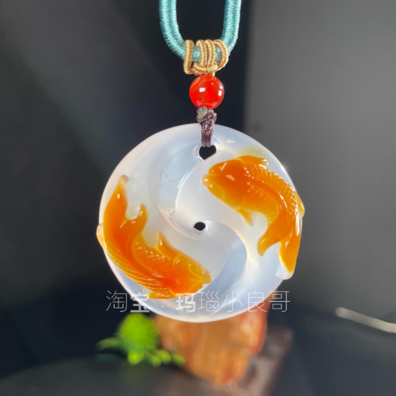 天然玛瑙俏色巧雕时来运转吊坠精工雕刻玉髓双鱼项链男女生饰品