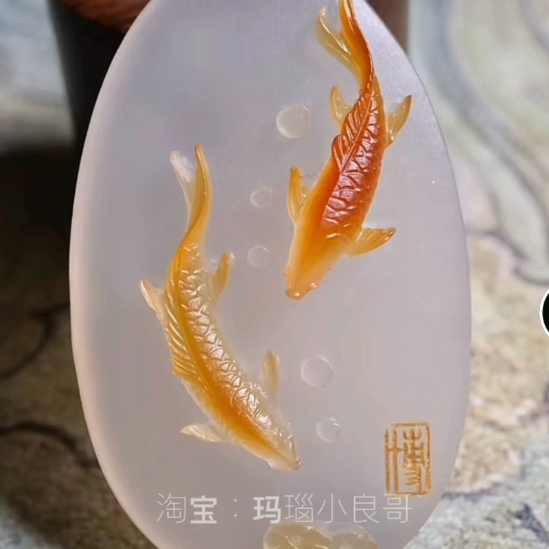 定制天然玛瑙俏色巧雕年年有余吊坠手工雕刻男女款吊坠挂件项链