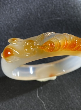 天然玛瑙俏色巧雕金钱小兔手镯精工雕刻生肖手环女生送礼佳品