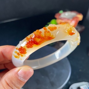 天然玛瑙俏色巧雕梅花手镯精工雕刻玉髓手环玉镯女生饰品送礼佳