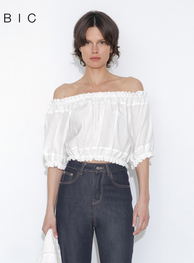 CUBIC一字肩弹力镂空织带度假小花边白色衬衫