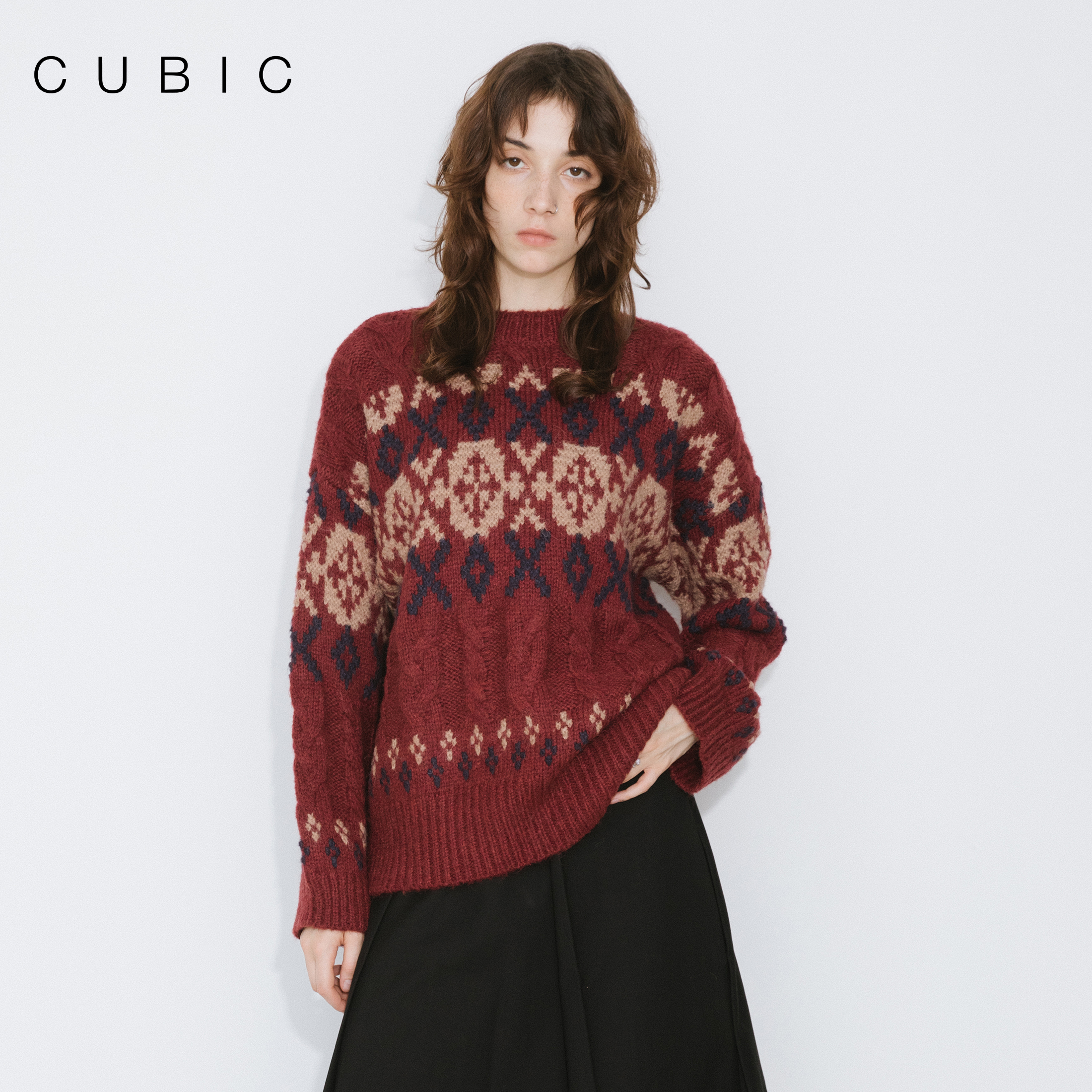 CUBIC复古撞色花纹圆领毛衣