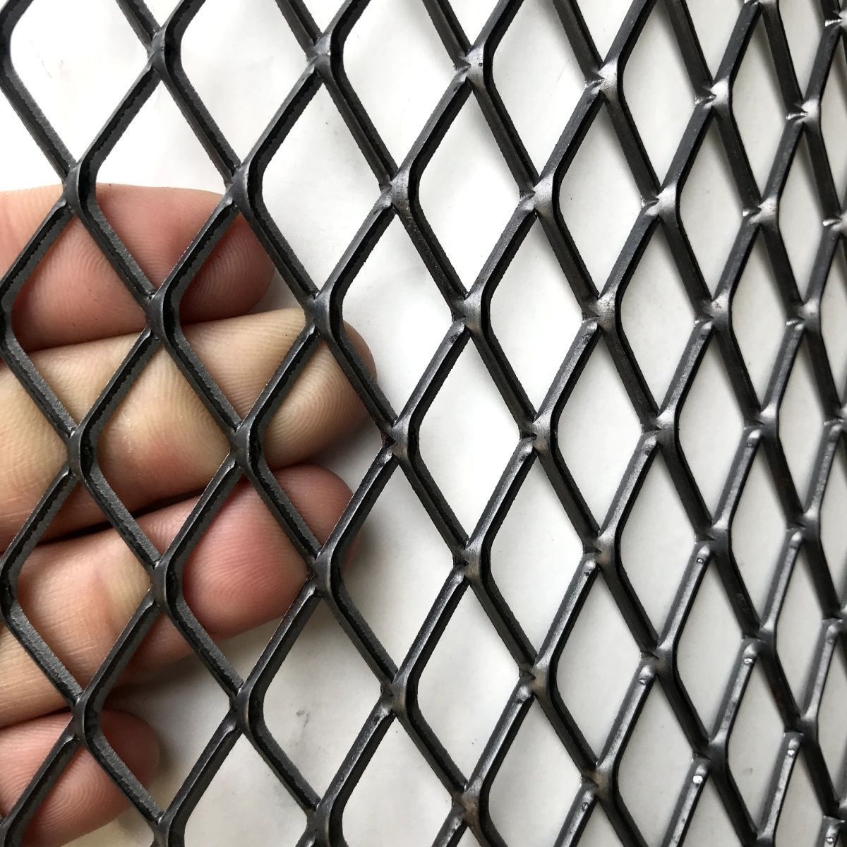 装修装饰加厚铁网格网钢丝安全防护菱菱形铁菱形格铁网重型钢板网