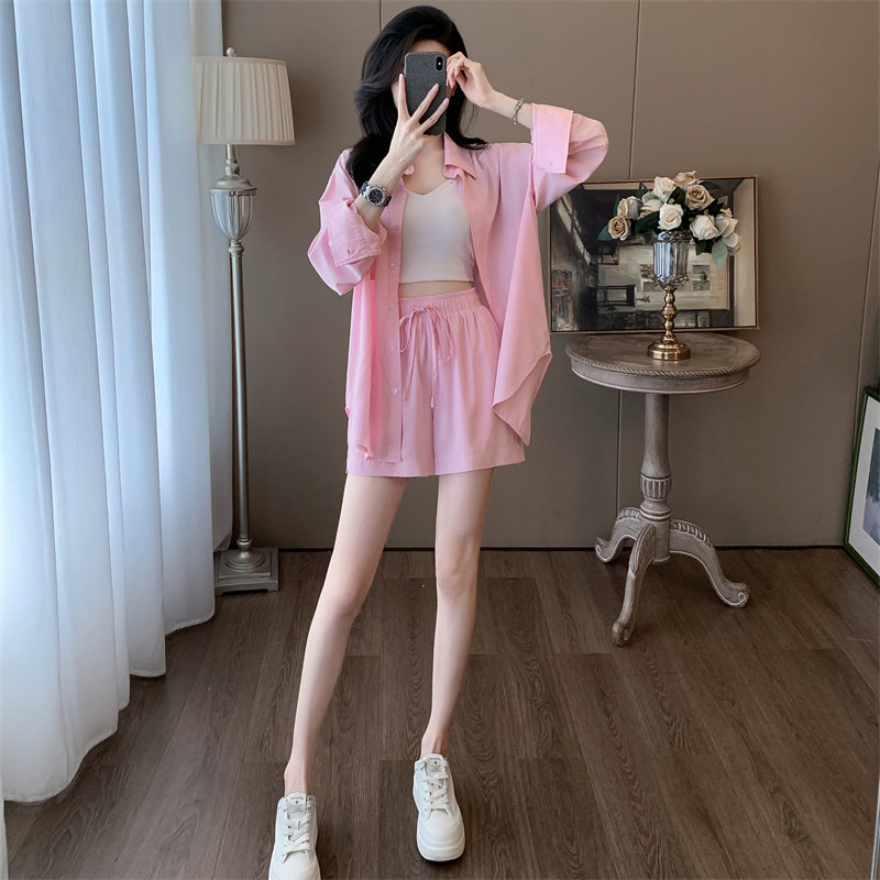 旅游穿搭休闲套装女2026夏季新款宽松减龄粉色衬衫短裤运动两件套