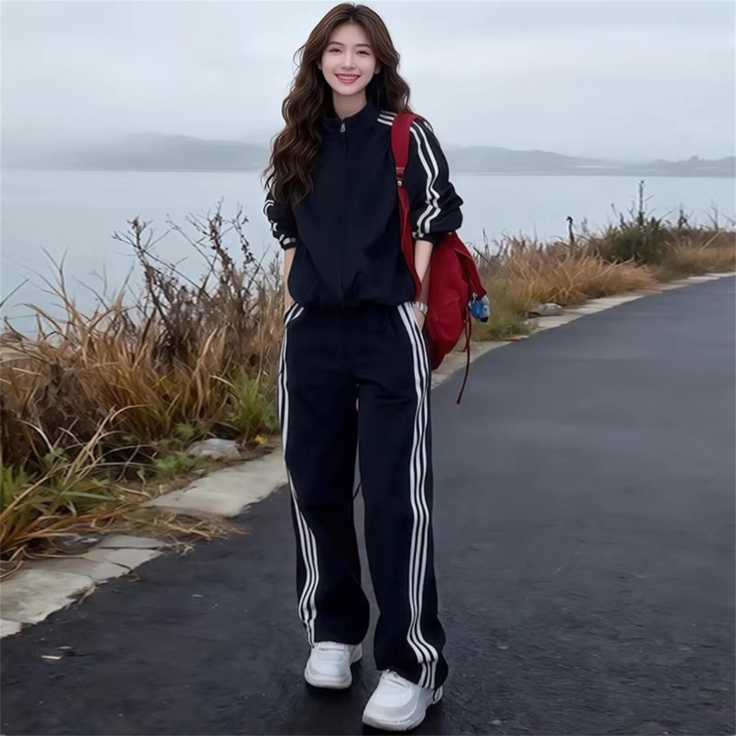 2026春季新款黑色休闲套装女显瘦条纹拉链卫衣阔腿裤运动服两件套