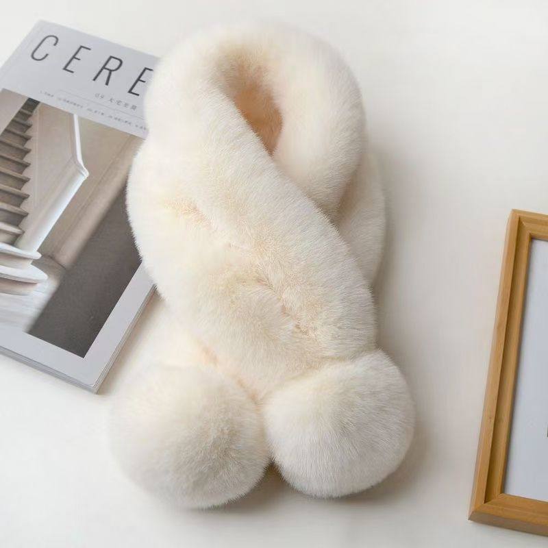 秋冬氛围感~ 新款仿皮草毛球交叉围巾秋冬百搭獭兔毛保暖毛绒围脖,运动包/户外包/配件,围巾/围脖,淘宝优惠券,粉丝福利购,淘宝优惠卷