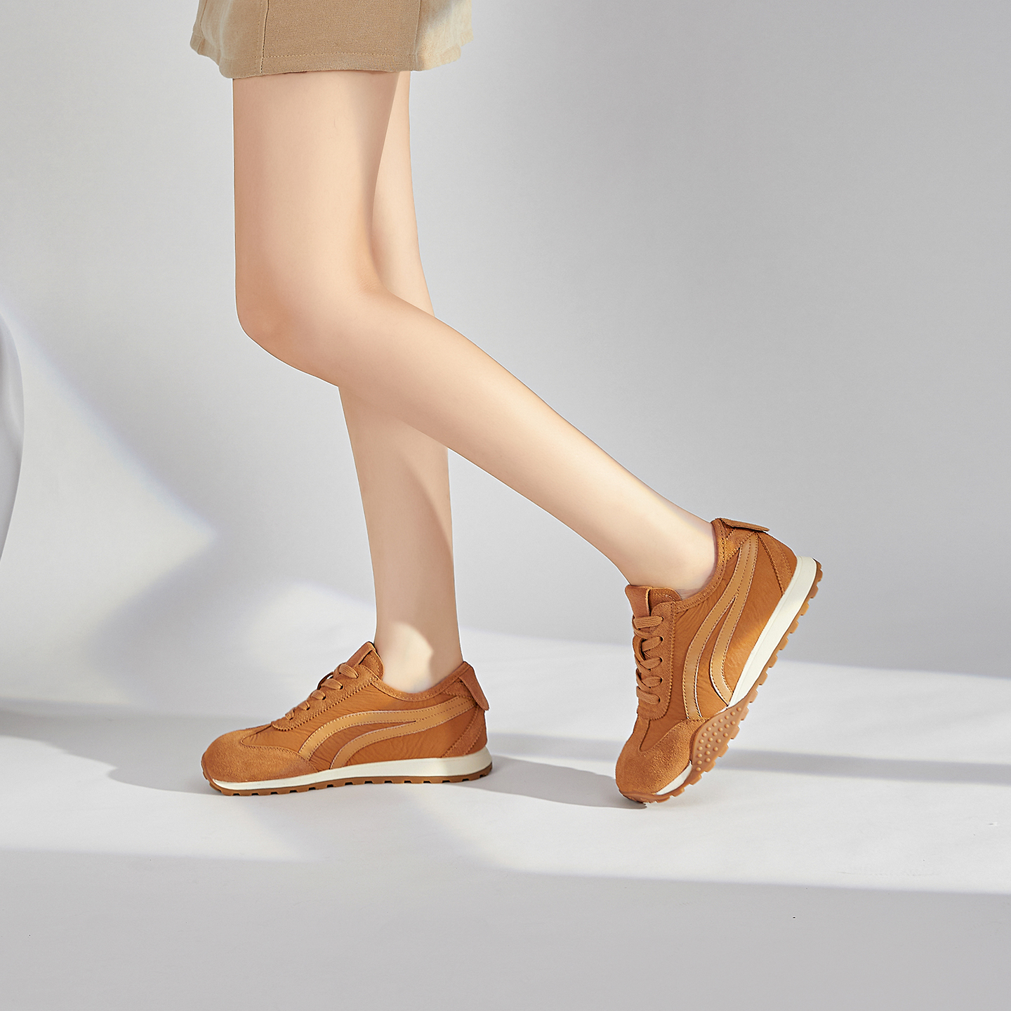 2025秋季新款厚底老爹鞋女百搭网面透气增高水晶底气垫休闲运动鞋