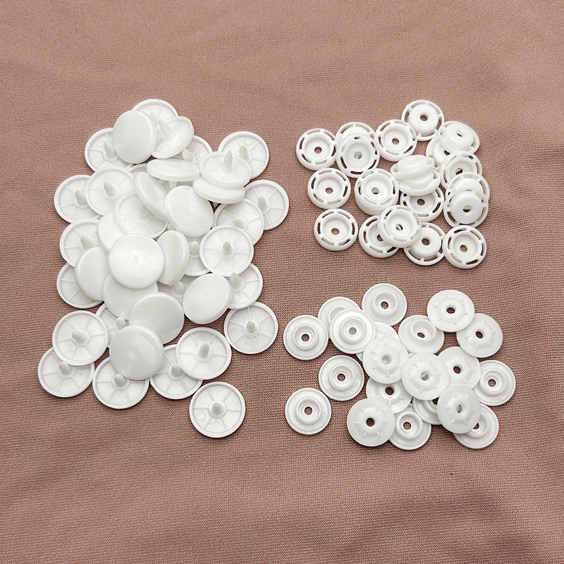 T3T5T8树脂四合扣黑白色塑料纽扣