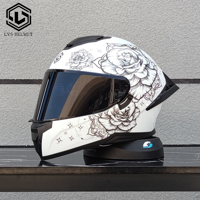 LVS新款摩托车全盔四季大尾翼