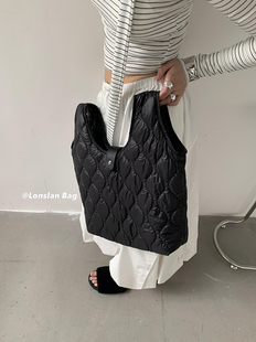 新款 2023秋季 大容量压线设计夹棉单肩腋下手提包包女 BAG Lonslan