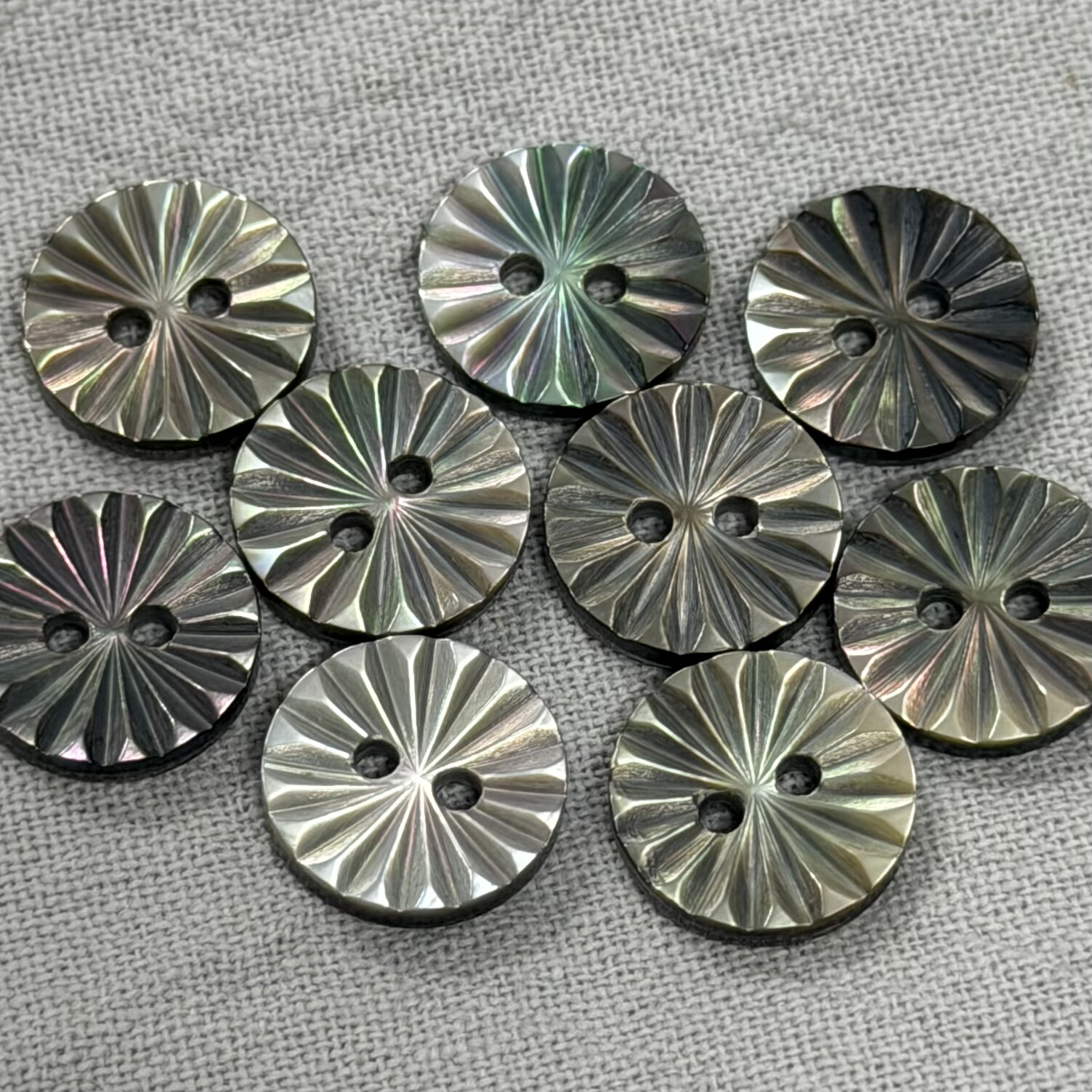 纯天然雕花黑鲽贝壳扣子女装衬衫雪纺上衣连衣裙花瓣款真贝纽扣