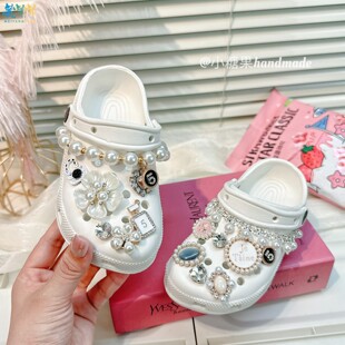 女童高颜值洞洞鞋女款2026新款夏季儿童女孩水晶拖鞋外穿防滑洋气