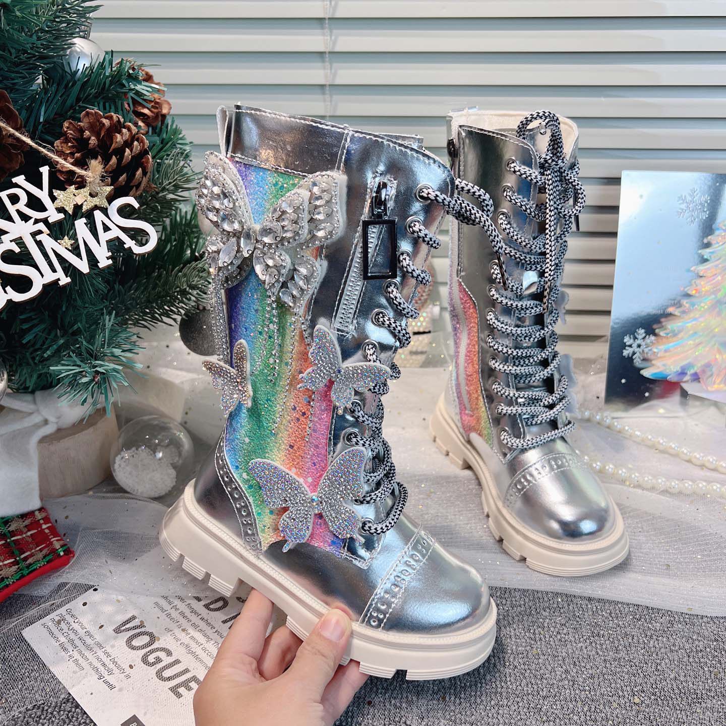 女童靴子春款长筒靴2026新款儿童鞋子小女孩银色马丁靴女宝高筒靴