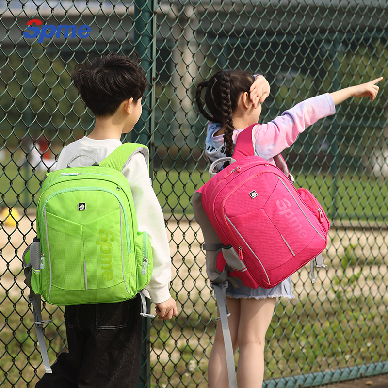 小学生轻便书包儿童护脊减负背包