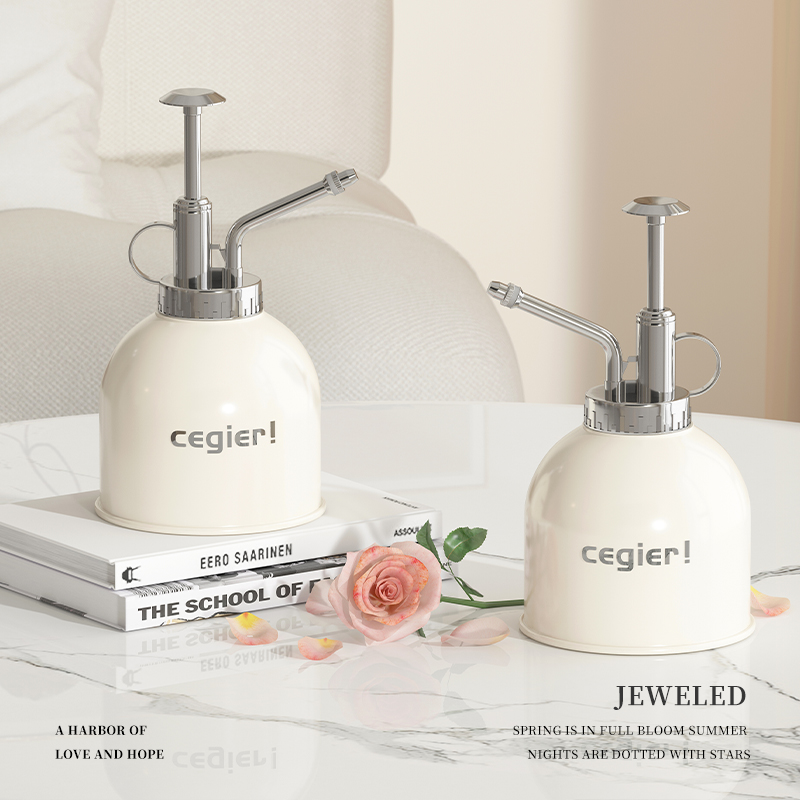 MOLA.Cegier.喷壶浇花家用养花浇水手压植物多肉电镀精致 | 琼扉