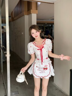 Sweet草莓女孩慕斯蛋糕夏季辣妹套装红白衬衫上衣+白色高腰半身裙