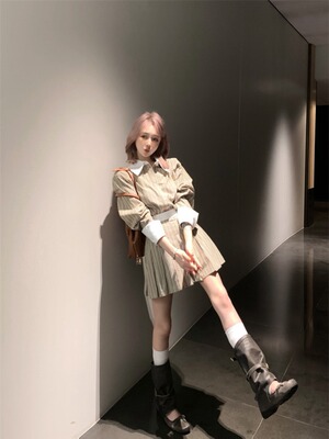 Sweet草莓女孩上课也要很漂亮~很有学问的高智感色织衬衫短裙