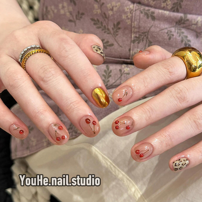 豹纹穿戴甲短款春夏高级感手绘穿戴美甲2025新年款手工豆豆款短甲