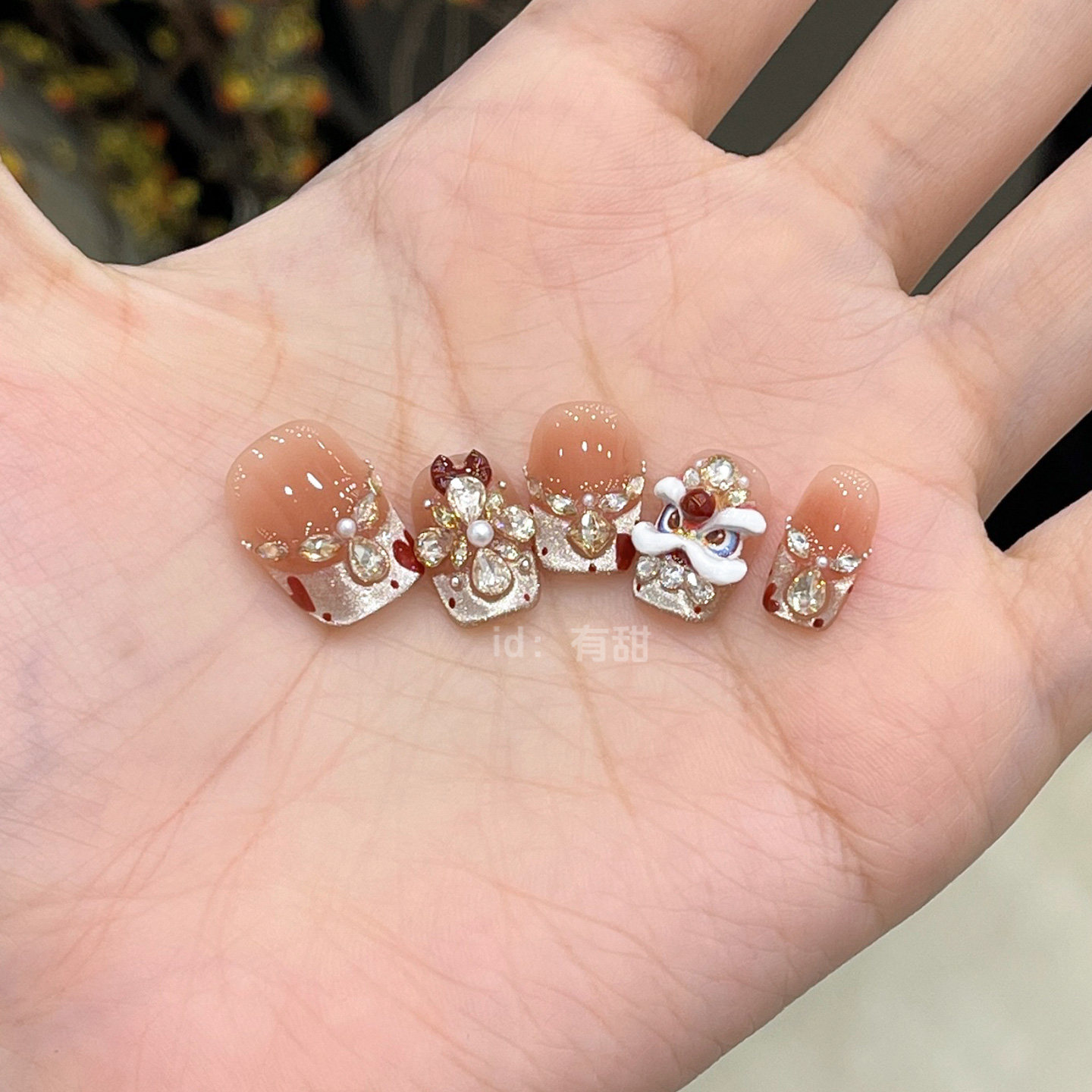 醒狮穿戴甲轻奢高级感短款新年穿戴美甲2025新款手工法式指甲贴片,彩妆/香水/美妆工具,穿戴甲/甲片,淘宝优惠券,粉丝福利购,淘宝优惠卷