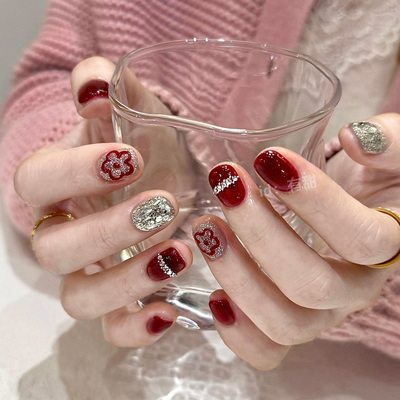 红色穿戴甲短款秋冬超显白穿戴美甲2025新款高级感纯手工指甲贴片