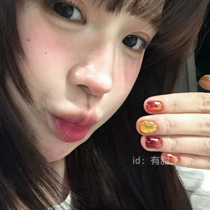 小猴子同款穿戴甲短款2025新年款豆豆穿戴美甲高级感手工指甲贴片