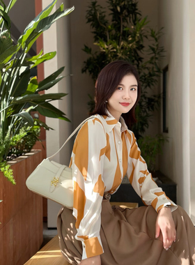 歌L思   23年全标大货    米白色包包，中号