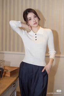 白色针织衫 EWE343M02200 23年全标大货 歌L思