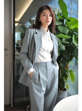 歌L思 21年全标大货   灰雾蓝色西装外套 EWE323T01200