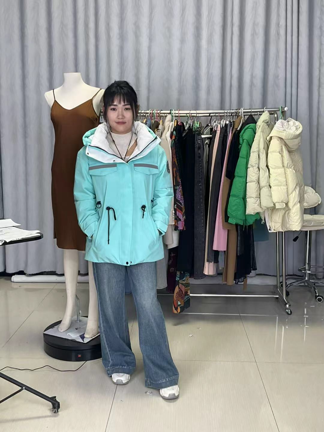 千仞岗  浅蓝色羽绒服 24年无吊牌