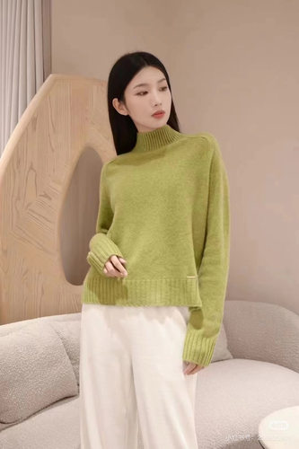 歌L思   23年全标大货  绿色羊绒针织衫 EWE344M07700