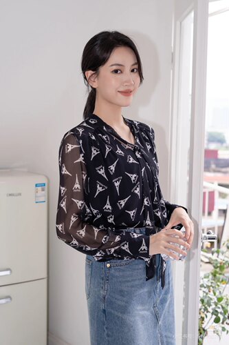 歌L思  23年全标大货  黑色桑蚕丝上衣 EWW343C00500