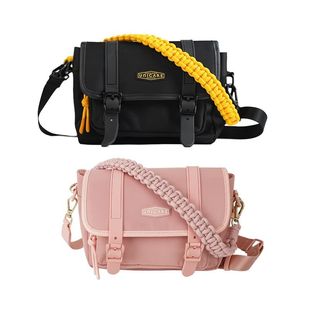 山姆UNICARE4色经典斜挎邮差包女款复古防水大容量粉黑焦糖墨绿