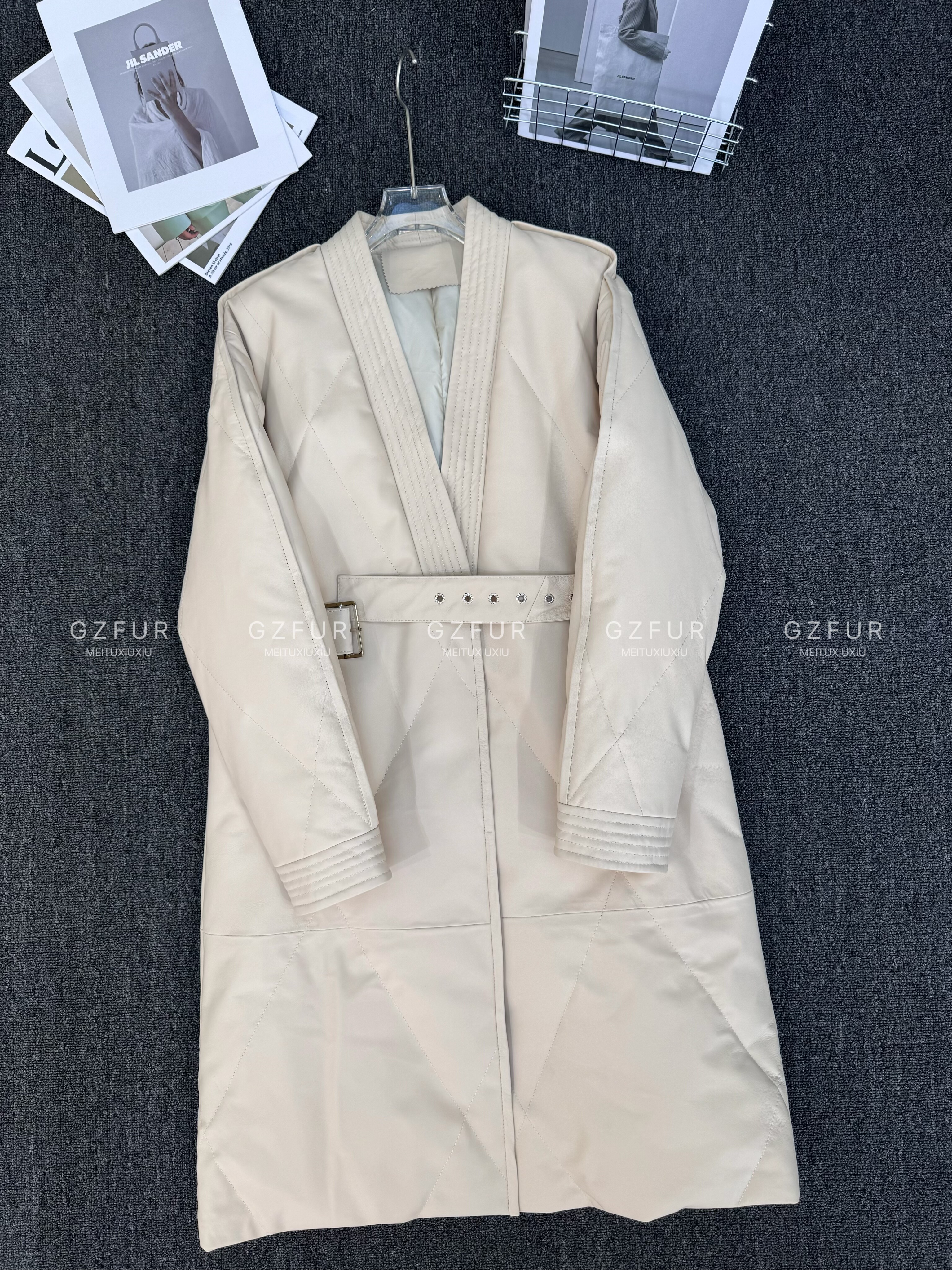 2025秋冬新海宁绵羊皮真皮羽绒服女中长款米色外套收腰加厚皮羽绒