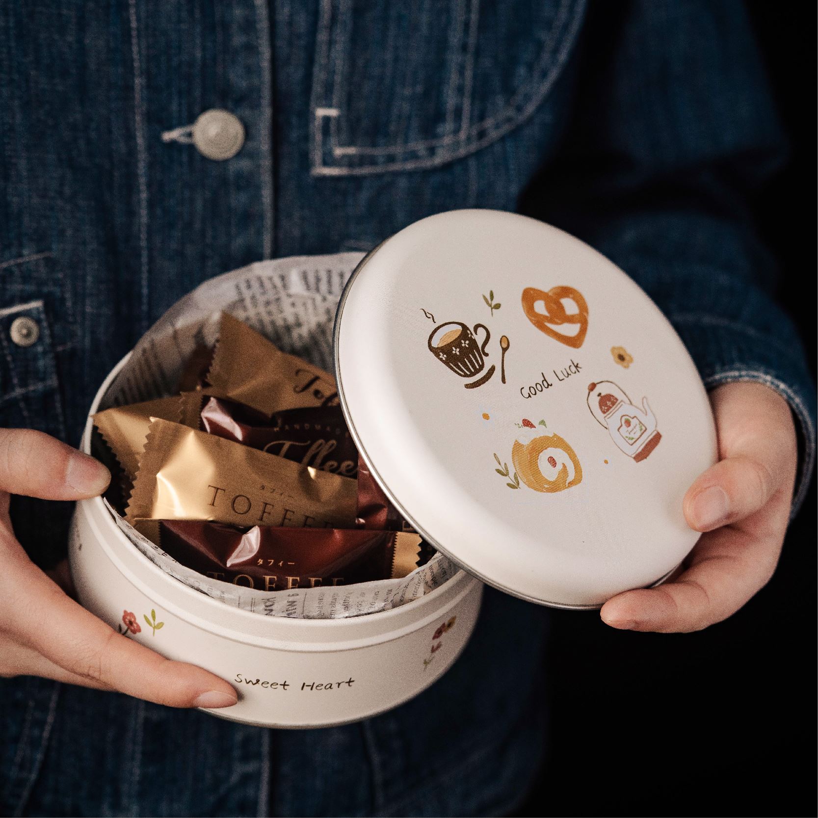 创意手绘曲奇饼干圆形铁盒罐烘焙可可脆片糖果奶枣空包装收纳