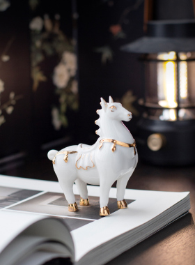 采购产品小陶瓷马饰品，一对幸运的客厅装饰品，办公室桌面十二生