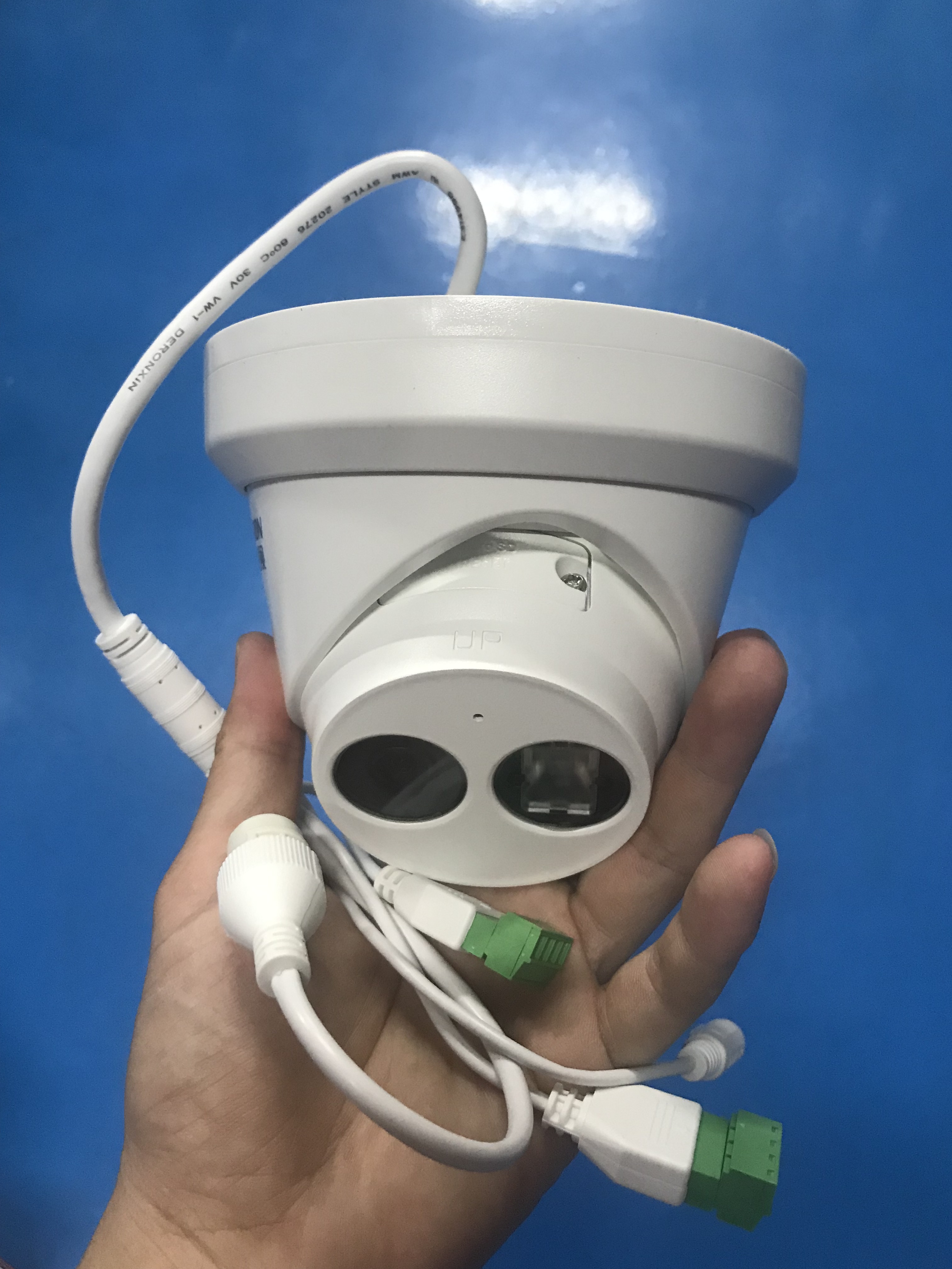 全新海康威视130万半球摄像机