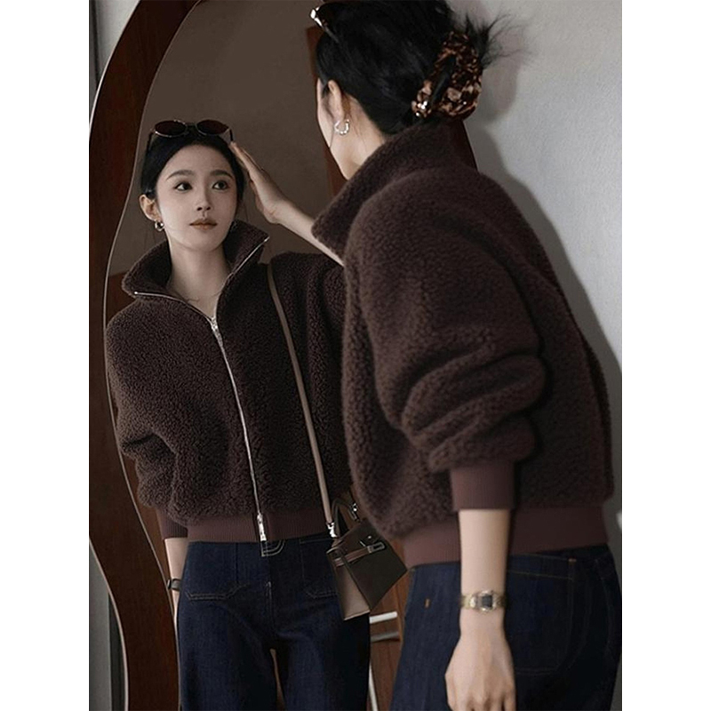 时尚秋冬高级感穿搭棕色短外套