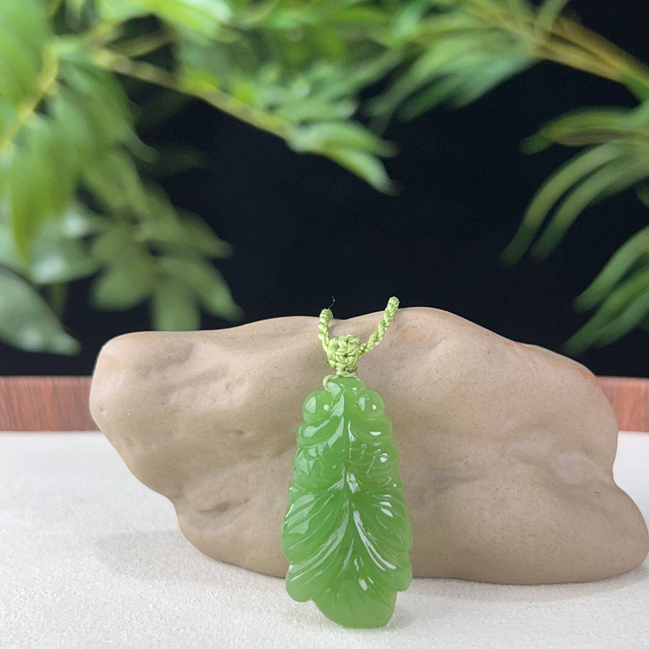 和田玉俄罗斯碧玉乌兰海苹果绿年年有余原创设计挂件